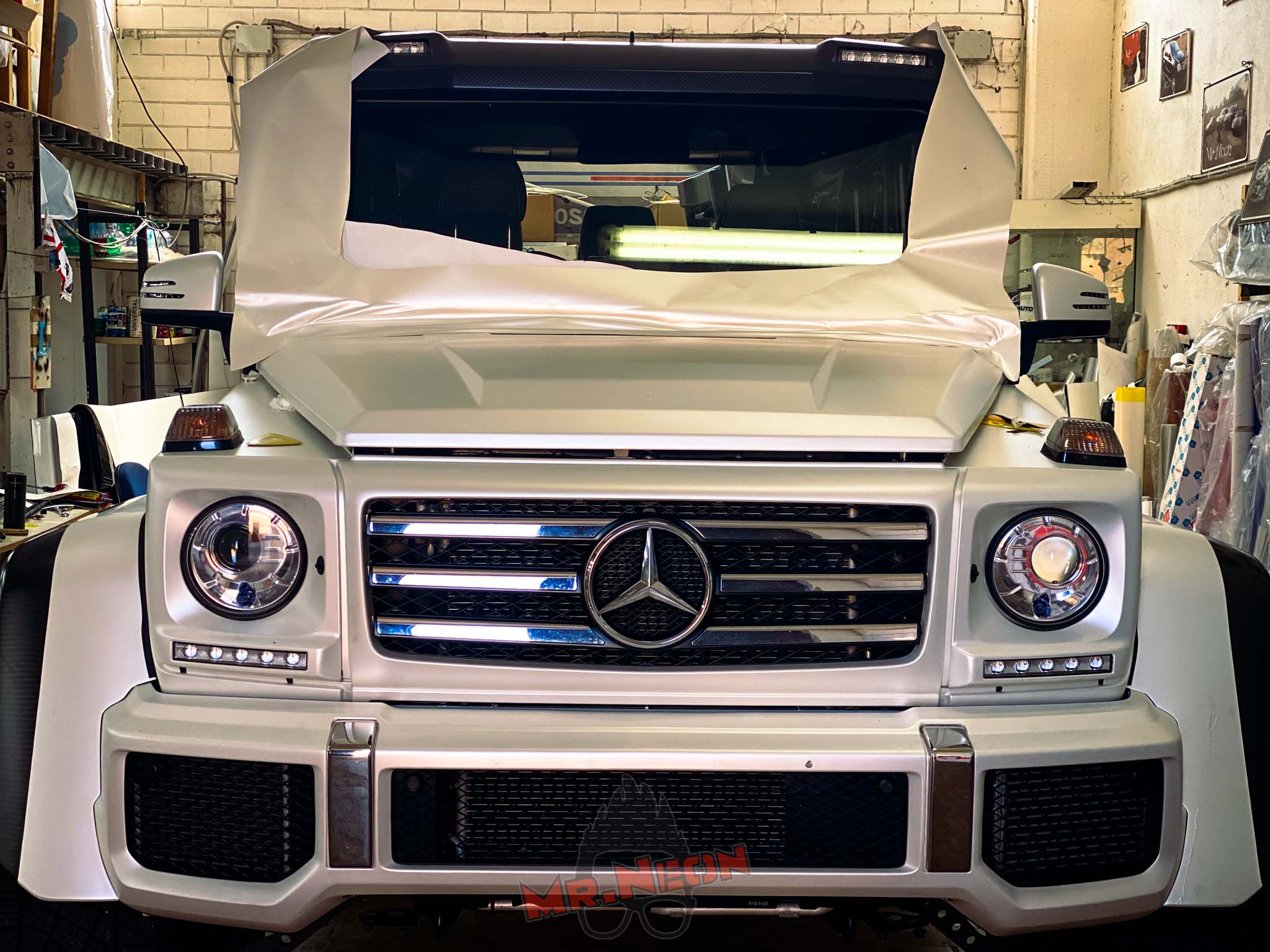 wrapping mercedes g500 frontale in fase di lavorazione frontale